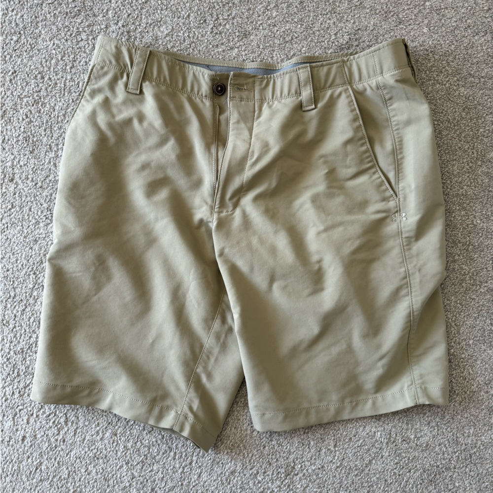 UA size 36 tan golf shorts
